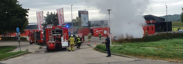 Brand eines Pkw in Neuses