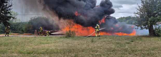 Größerer Brand von Folienmaterial in der Naglerstraße