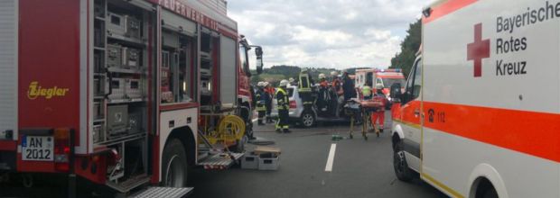 Verkehrsunfall mit eingeklemmter Person