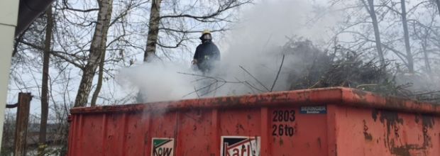 Brand eines Grüngutcontainers