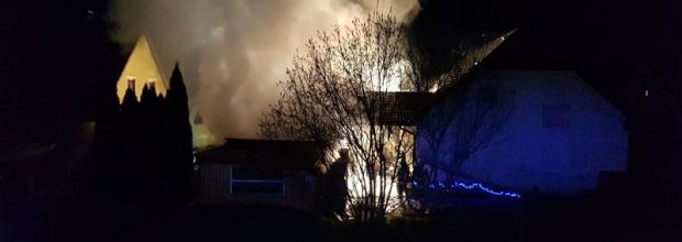 Brand mehrerer Gartenhütten